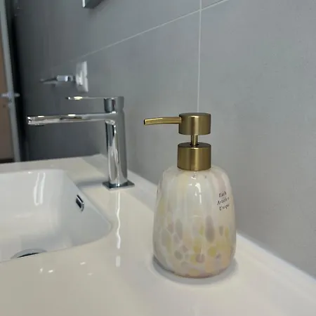Apartment Rosa Bianca Con Posto Auto Gratuito Nel Centro Storico Di - Langhe *