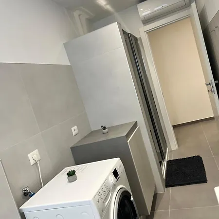 Rosa Bianca Con Posto Auto Gratuito Nel Centro Storico Di - Langhe Apartment