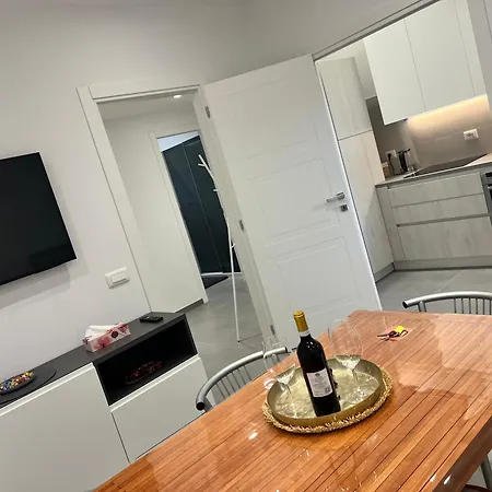 Rosa Bianca Con Posto Auto Gratuito Nel Centro Storico Di - Langhe Apartment