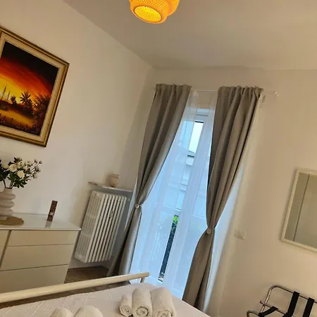 Apartment Rosa Bianca Con Posto Auto Gratuito Nel Centro Storico Di - Langhe *