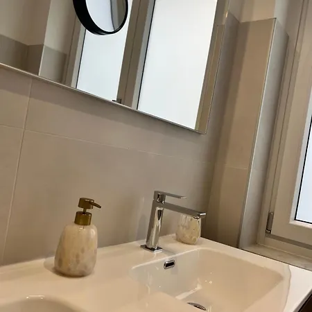 Rosa Bianca Con Posto Auto Gratuito Nel Centro Storico Di - Langhe Apartment Alba (Piedmont)